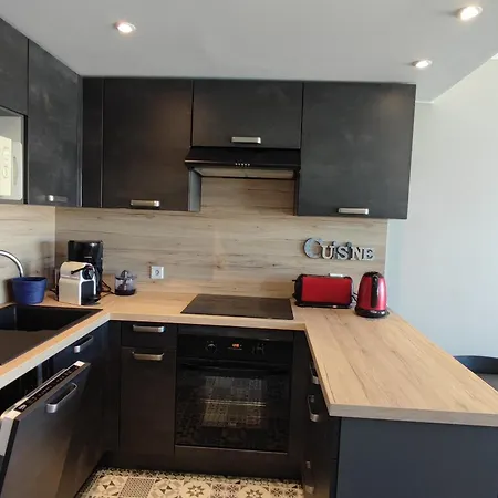 Apartment T2 Traversant Avec Balcons Et Parking Au Pouliguen - Fr-1-843-49 Le Pouliguen