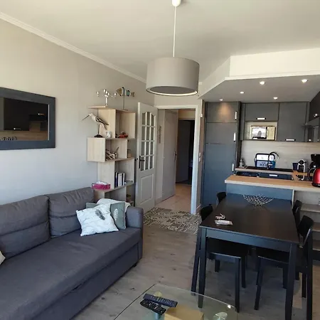 Apartment T2 Traversant Avec Balcons Et Parking Au Pouliguen - Fr-1-843-49 Le Pouliguen
