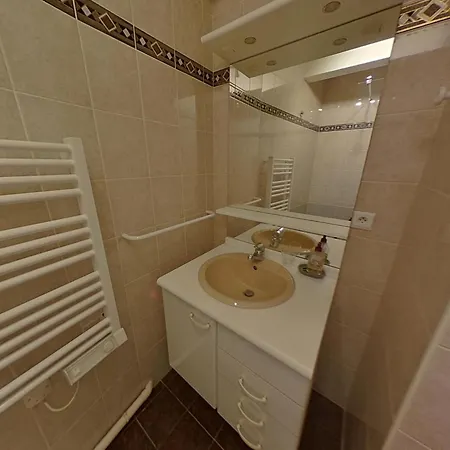 Apartment T2 Traversant Avec Balcons Et Parking Au Pouliguen - Fr-1-843-49