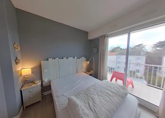 T2 Traversant Avec Balcons Et Parking Au Pouliguen - Fr-1-843-49 * Le Pouliguen